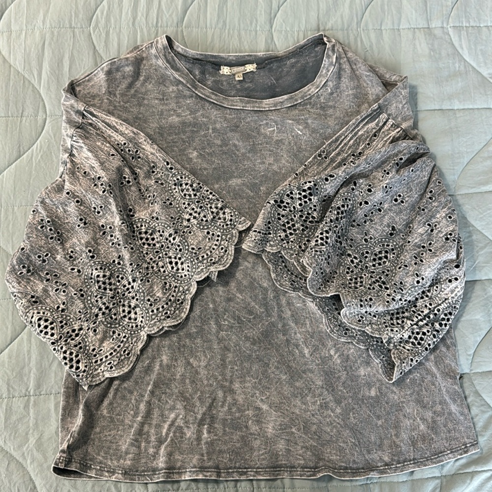 Grey wash lace sleeve Gimmicks top XL